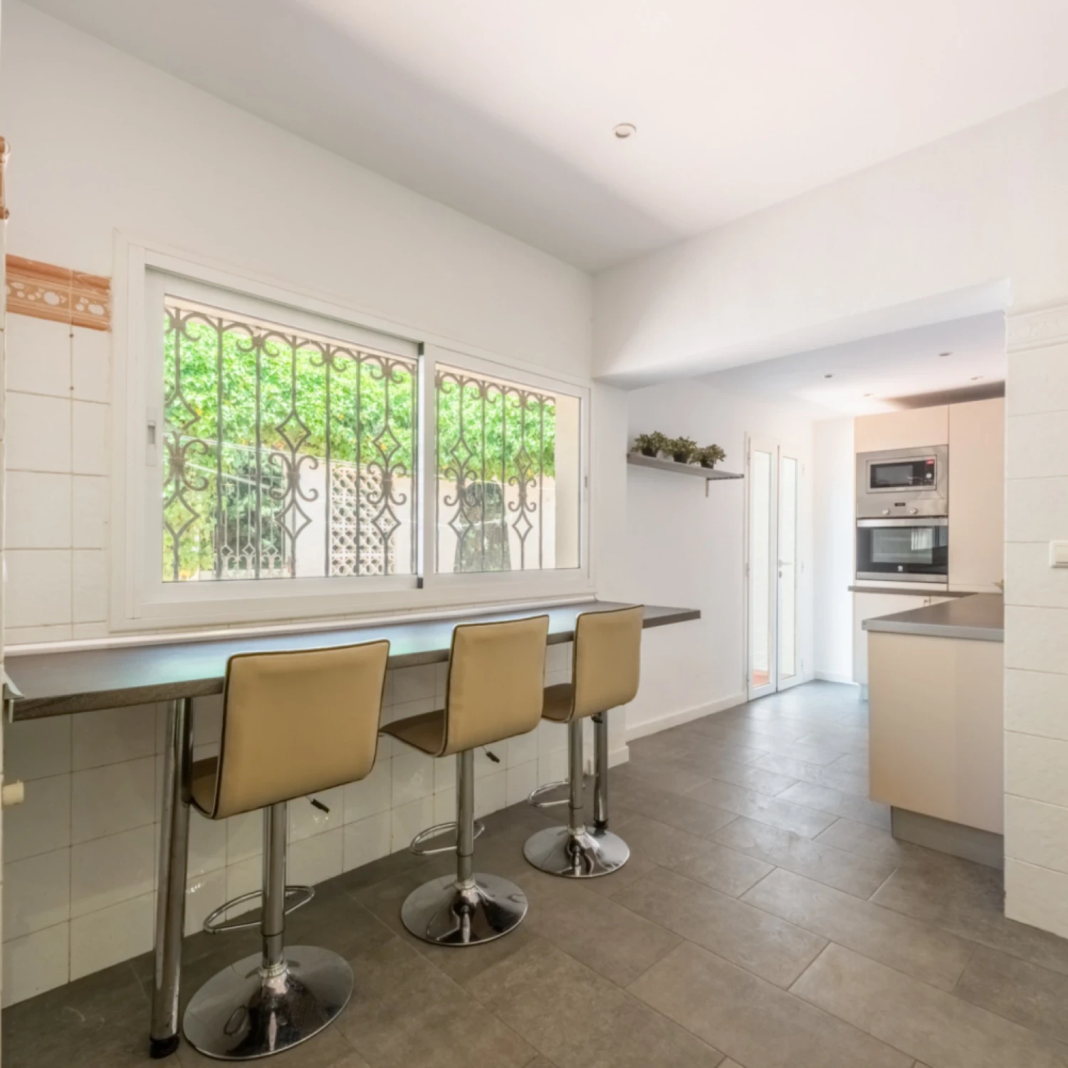 Click to open gallery