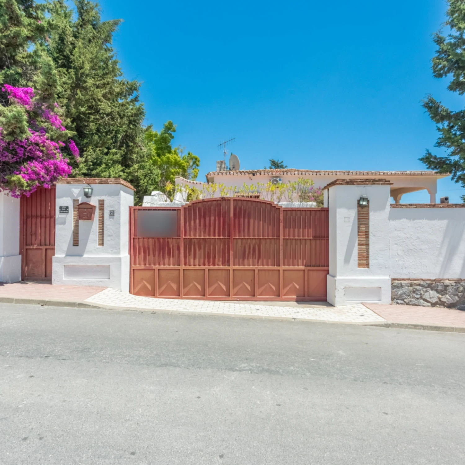 Click to open gallery